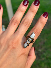 Load image into Gallery viewer, ⚫ Midnight Silver Hematite Coated Quartz Power Ring (Size 8)
