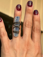 Load image into Gallery viewer, 🔵 Deep Indigo Kyanite Minimal Ring (Size 4.5)

